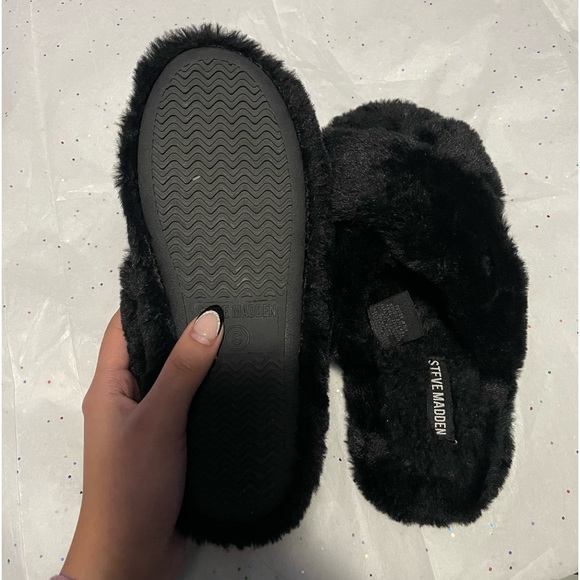 Steve Madden Fuzzy Slides - Picture 3 of 5